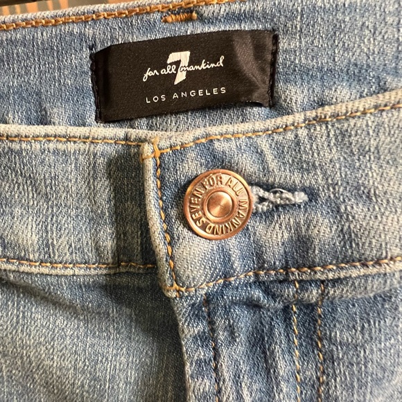 NWT 7 For All Mankind light wash denim shorts - Picture 4 of 5